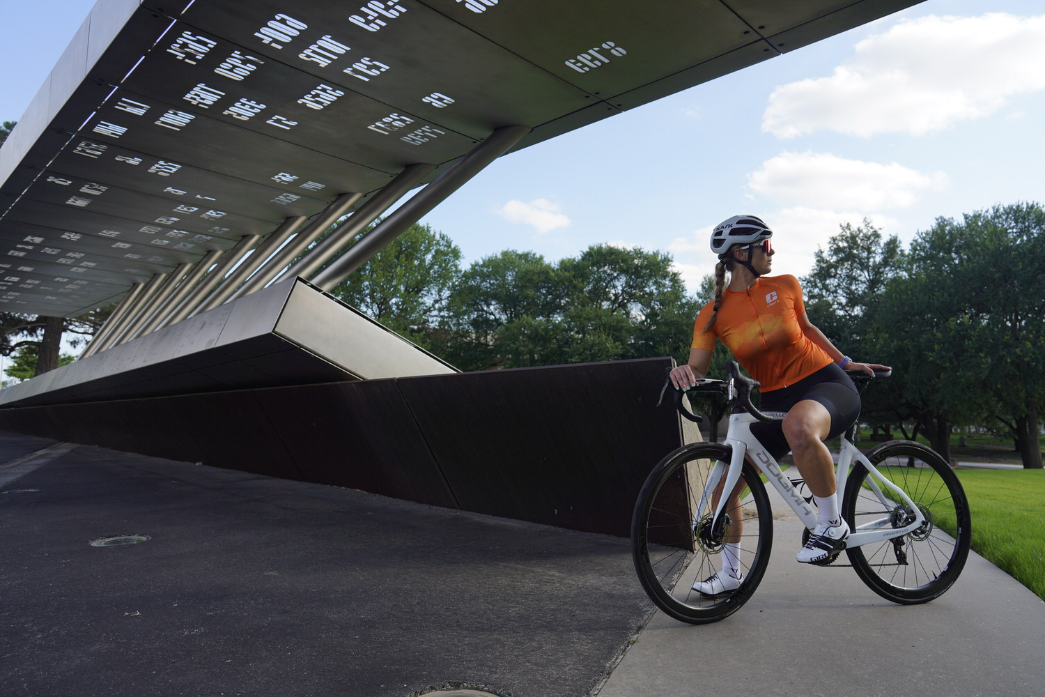20210610_CliptN_Downtown_Riding_001629.JPG